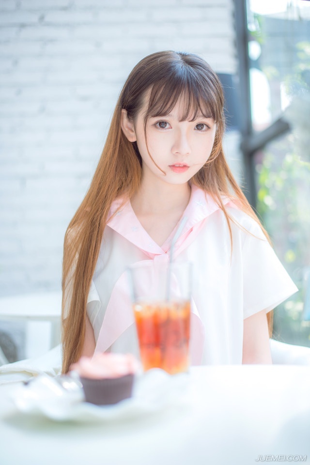 “王印不能动。”刘备摇了摇头，这点上他还是很清醒的，如果能够攻破洛阳，将吕布赶回关中的话，这块王印，如今已经成为了烫手的山芋，刘备是绝不能碰，哪怕他确实有着封王的资格也不行，没有实力，而且也没有打破关中，凭什么封王？